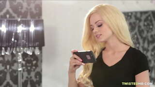 Mama vitregă a păcălit să-fute fiica vitregă și prietenul ei