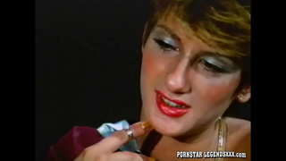 Cổ khiêu dâm cô gái tóc vàng lớn