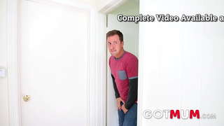 ���မေ-Busty Redhead Milf ကြိုးစားသည်မိမိနှင့်အတူသူမ၏ခြေလှမ်း-သား