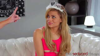 Salvaje MILF Pega Y Lamió Lindo Adolescente