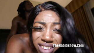 Crystal cooper flaco kun rabaĵo petite freak amas cameroncongo bbc