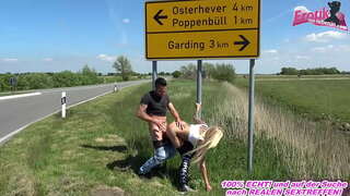 Сперма в жопе на улице с блондинкой сперма в жопе шлюха