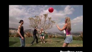 Закат Яшүсмер Уйный Һәм Слив Шаров