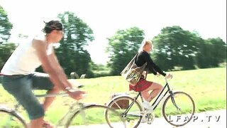 Ngora jeung geulis murid kalawan big boobs kubur sodomisee et prise en ganda p