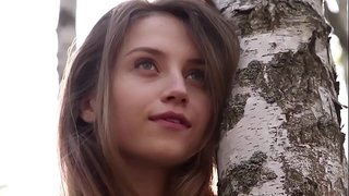 Dous jèn dam Nicolina retire rad sou li nan woods yo