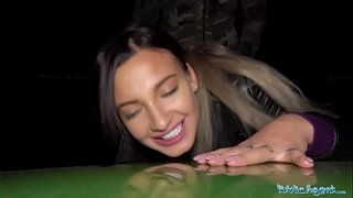 Tự Cong nghiệp dư ở ngoài trời tối, thổi kèn, và fuck