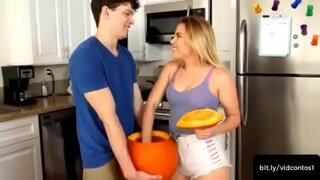 Sex tëscht Bridder a Schwësteren! Schwëster ass eng Freed, andeems Si e Kermit, deen fir Hir Id!