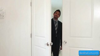 Iludus teismeline blondie täidab hämmastav suhu suure valge dick ja armastab seda