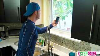 Przyrodnia siostra-hiszpanka - dobra членососка, i złapałem ją za tym zajęciem