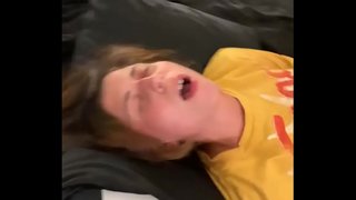 Salope de femme baisée par deux bites