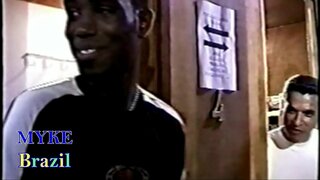 Mbili Guys Horny wao Kufanya Mengi ya Bitching na Karani wa Klabu hiyo, kutoka Filamu ya Love