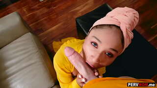 من غریب مادر کالی لی deepthroats دیک بزرگ من پس از overhearing من بر روی گوشی