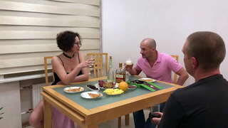 ���ෙකක් කට්ටිය එක්ක නිදාගත්තා හිටපු පංතියේ (1 වන කොටස)